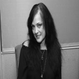 Умерла актриса Лиза Лоринг, исполнившая роль Уэнсдэй Аддамс. Об этом сообщает Deadline.  Лоринг попала в больницу после инсульта, ее семья приняла решение отключить ее от систем жизнеобеспечениясспустя три дня после госпитализации. Ей было 64 года.