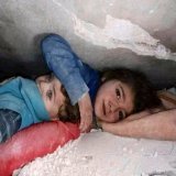 #TurkeySyriaEarthquake This broke my heart. She's just 9 and holding his brother like she's so Mature in this worst condition. May Allah protect them Aameen. #BreakingNews #UltimaHora #Earthquake #Terremoto #deprem  #TURKIYE #Turquia  #Turquie  #Turk