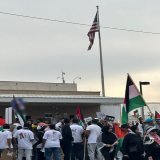 \ud83d\udd34 مظاهرة أمام القنصلية الأمريكية بجوهانسبرغ في جنوب أفريقيا رفضاً للدعم الأمريكي لكيان الاحتلال في حربه على غزة