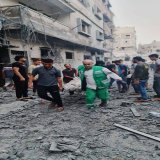 وزارة الدّاخلية: طواقم الخدمات الطبية تنتشل عدداً من الشهداء والمصابين جراء قصف الاحتلال لمنزل عائلة "أبو قادوس" في حي الشيخ رضوان بمدينة غزة.