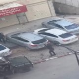 قوات الاحتلال تفتش المركبات في محيط مستشفى إبن سينا خلال العملية العسكرية المستمرة بجنين ومخيمها.