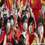 内容も結果も良かったし、ちょっと力入った顔してても良し！ やっぱ赤もカッケェな。買うか&hellip;？ #grampus  J1第4節・柏vs名古屋を盛り上げた両サポーター(25枚)  #ゲキサカ #Jリーグ #サッカー