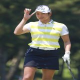 【2日目】 原英莉花 選手：6番で17mのロングパットを沈め、トータル6バーディー  【3日目】 吉田優利 選手：5番で50cmのベタピンショット、9番では7mのパットを沈めて4バーディー  続く\u25bc