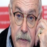 Президент Украины Владимир Зеленский ввёл санкции против 119 российских публичных лиц.  В список попали режиссёр Никита Михалков, артист Евгений Петросян, политолог Александр Дугин и другие.