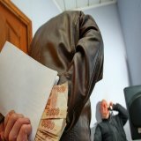 Десять лет колонии получил бывший начальник полиции Омска Евгений Быков. По версии следствия, он получил больше 6 млн рублей от руководства сети массажных салонов, а также 480 тысяч &ndash; от торговца немаркированным алкоголем.