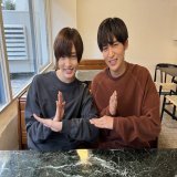 \u25e4#silentオフショット\u25e2  紬と想がいるカフェに、偶然やって来た田畑くん。  #目黒蓮 さんと #佐藤新 さんのオフショットです!!  佐藤さんいわく、「この写真は家宝にする」とのことです  #silent