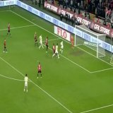 İlkini ka&ccedil;ıran da, İkinciyi atan da Valencia ben hala &ccedil;&ouml;zemedim bu adamı  #GFKvFB GOAT