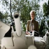 V・ウエストウッドさんも亡くなった  セックス・ピストルズとパンクブームを牽引  そこから パンクの女王と呼ばれるようになって 81歳まで現役だった凄い人  74歳の時に シェールガス採掘に反対抗議をした際に キャメロン首相邸に戦車で乗り込む  ヴィヴィアン いつまでもロックな人だった