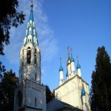 Вандалы закрасили плакаты с лицами святых у храма Петра и Павла в Лефортове  #вандал #Москва #храм