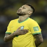 Neymar (30 anos) no ano de 2022 por PSG e Brasil:   \u2694\ufe0f 16 jogos  \u26bd\ufe0f 13 gols (!)  \ud83c\udd70\ufe0f 5 assists  \u23f0 72 mins p/ participar de gol (!)  \ud83d\udd11 50 passes decisivos (!)  \ud83d\udee0 13 grandes chances criadas 