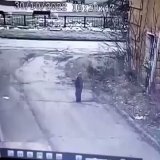 Депутат от Единой России и глава Новосибирского ДРСУ Сергей Мамонтов сбил ребенка и скрылся с места. Мальчик вернулся домой самостоятельно, его мама вызвала скорую помощь.  В больнице мальчику диагностировали переломом бедра и черепно-мозговую травму