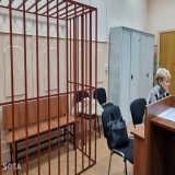 Гособвинение запросило для Александра Невзорова 9 лет за &laquo;фейки об армии&raquo;.   Особо прокурора возмущают &laquo;зооморфизмы&raquo; при описании действий Путина.  Сам Невзоров, напомним, находится в эмиграции, в зале суда символично стоит пу