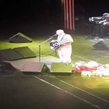 Известный своей поддержкой власти певец Александр Розенбаум выступил в защиту арестованных за &laquo;оправдание терроризма&raquo; Евгении Беркович и Светланы Петрийчук в спектакле &laquo;Финист Ясный Сокол&raquo;.  На своем концерте в Петербурге Розе