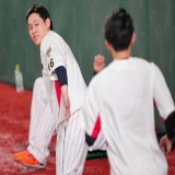 【侍ジャパン練習から】 2019年のUｰ18日本代表でチームメートだった佐々木選手と宮城選手。ランメニューではリレーのバトン練習？するなど、仲の良さがうかがえました（撮影・木村　揚輔） #宮城大弥 #佐々木朗希  #侍ジャパン