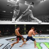 Сегодня Макс Холлоуэй уничтожил Келвина Каттара на очередном турнире UFC, а его реакция на удары соперника напомнила всему миру о легендарном Мохаммеде Али