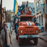 Нехай це свято стане днем, коли ми набираємось нових сил та гуртуємось заради України.  З Днем Прапора!  На фото українські патріоти під час захисту Одеси 2 травня 2014 від російської навали.