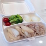 ダルビッシュ有は、徹底した栄養管理を行い、ストイックな食事を継続。これマネするだけで体脂肪が削れる神食材は「鶏肉」「卵」「ブロッコリー」「トマト」「オートミール」「ほうれん草」「アボカド」。ダイエット中も『炭水化物は非常に大事です』と話す "彼オススメ" の低GI値のアレはプロフです。&hellip;