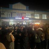 В Махачкале страшная трагедия. Взрыв на АЗС уже унёс жизни 26 человек, среди которых трое детей(((  Сейчас сотни дагестанцев приходят в службу переливания крови, чтобы сдать кровь для пострадавших