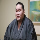 ＜照ノ富士一夜明け会見＞ 今週末には、部屋付きである安治川親方の断髪式があることについて  「部屋を移ってきてからずっとお世話になっている、尊敬する先輩。優勝して花を添えたいと思っていた。十両では錦富士も優勝できて、良かったと思う。」  #sumo #相撲 #五月場所 #夏場所 #優勝