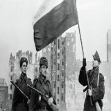 17 января 1945 года части 1-го Белорусского фронта и 1-й армии Войска польского завершили освобождение Варшавы, которая находилась&nbsp;под гитлеровской оккупацией с сентября 1939 года.  А в боях за независимость Польши&nbsp;погибли около 600 тыс. со