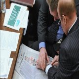 В Госдуме предложили вернуть переход на летнее время  Депутат от КПРФ Михаил Матвеев пообещал внести законопроект об этом в день летнего солнцестояния &mdash; 21 июня.  В пояснительной записке к законопроекту говорится, что отмена перехода на зимнее 