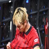 【4/15 #鹿島神戸 \u2461】 降りしきる雨の中、目を真っ赤にしながら鹿島サポを見上げ、声援にこたえる優磨くん。  優磨くんのこの表情が忘れられない。  #鹿島アントラーズ #鈴木優磨 選手