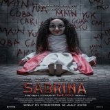 『サブリナ －人形の悪夢－』っていうインドネシア版アナベルみたいな映画があるけどこれマジで凄くて。まず人形の見た目のインパクトが凄い。心霊現象は基本人を数m吹っ飛ばすアグレッシブタイプで、終盤に入るとカランビットを装備して除霊に挑むヤバい展開が待ち受ける。暴力がモノを言うホラー。