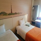 アワーズイン阪急（もっとTokyo、ツイン朝食＆併設スーパー銭湯利用券付）：コスパの良さが魅力的な上、ロケーション＆併設の商業施設が素晴らしい。部屋はソファー配置など合理的な設えがなされ使いやすい。リピート有 ※朝食会場＆銭湯：滞在中は混みすぎ、朝食では嫌な光景にも遭遇。コリゴリ