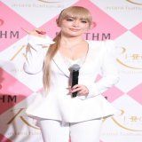 いつものayuちゃんて感じ ロングポニーのayuちゃんめっちゃ好きだし、本当ビジュ2007年辺りの金髪ロングの頃って感じで最高です。 最高の最高の最の高。 #浜崎あゆみ  #ayuDay