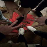 FLASH - Des partisans de #Zemmour ont c&eacute;l&eacute;br&eacute; la victoire des Bleus en pi&eacute;tinant un maillot #Marocain, apr&egrave;s une soir&eacute;e foot dans un QG de &laquo;#Reconqu&ecirc;te&raquo; &agrave; laquelle Sarah Knafo, la com