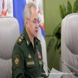 Министр обороны РФ Сергей Шойгу находится в Кремле, где вскоре пройдет встреча Владимира Путина с военными и правоохранителями, останавливавшими вооруженный мятеж, передает наш корреспондент: