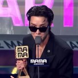 Hoseok&rsquo;s wink at the end of accepting his award?? HE IS SO HOT.0:0034.4K views