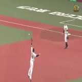 4回表、小幡選手が見事なジャンピングキャッチを披露！ビッグプレーが飛び出す！ #hanshin #虎テレ #阪神タイガース #ARE