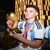 Barcelona has officially opened talks with Manchester City for Juli&aacute;n &Aacute;lvarez on loan with no buy-out option included. #FCB #MCFC   There&rsquo;s no agreement to sign new contract with Man City as current deal expires in June 2027.  AC 