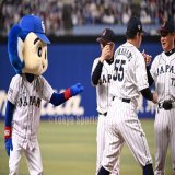 【侍ジャパン】2023.03.03 #村上宗隆 選手からハイタッチをスルーされ、#ダルビッシュ有 投手の指摘でやり直してもらえたドアラさん #dragons #中日ドラゴンズ #ドアラ #バンテリンドーム