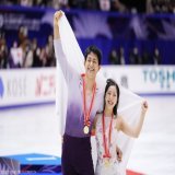 [フィギュアスケート NHK杯] ペア優勝の三浦璃来、木原龍一組。表彰式は笑顔でいっぱいでした。優勝おめでとうございます！（若杉）  \u25bdNHKフィギュア写真特集は   #りくりゅう #三浦璃来 #木原龍一 #NHK杯フィギュア