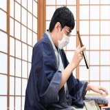 [第35期竜王戦七番勝負第5局 藤井聡太竜王－広瀬章人八段] 積極的に攻める広瀬八段。最善の対応を見せる藤井竜王。 対局はまもなく昼食休憩に入ります（若杉）  \u25bd写真で観る竜王戦第５局２日目 公開されています   #藤井聡太 #広瀬章人 #竜王戦