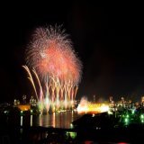 【新潟まつり花火ショー／新潟市】11/3  延期になっていた「新潟まつり」の花火ショーを開催します！  今年は信濃川を舞台に合計3か所から上がり、音楽と花火が華やかに共演します  当日は交通規制がありますのでご注意ください    #新潟