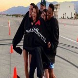 Kendall Jenner with her friends is such a vibe lol