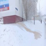 В Якутске 1 января произошла авария, пропали свет и тепло. Дома замёрзли, полопались батареи и котлы. &laquo;Якутия-инфо&raquo; писала, что в местах, где с труб свисают сосульки, прорывы возникали регулярно. Особенно живописно смотрится отвратительно