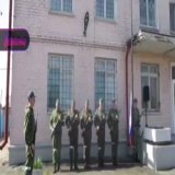 \u2757\ufe0fВ Каменке-Днепровской над зданием комендатуры торжественно подняли российский флаг  Церемонию подъема флага провели под гимн России и с почетным воинским караулом. В Запорожской области, в городе за городом продолжают закрываться украинск