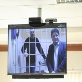 Владимир Кара-Мурза и его адвокат Вадим Прохоров, 5 апреля 2023. Фото Дарьи Корниловой.  Vladimir Kara-Murza and his lawyer, Vadim Prokhorov, April 5, 2023. Photo by Darya Kornilova.
