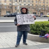 Возле посольства США в воздухе повисло отчаяние. Видимо, народу совсем плохо, раз на нищенские пенсии, повышение пенс возраста и цен, &laquo;оптимизацию&raquo; соцсферы, вымирание темпами более 1 млн чел, воровство, фальсификац выборов и обнуление Ко