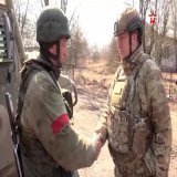 Раскритикованный Кадыровым генерал-полковник Александр Лапин ранее попал в скандал после награждения орденом Мужества своего сына, подполковника Дениса Лапина.