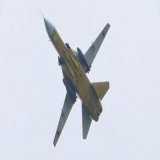 СУ-24 е достатъчен като носител на ракети Storm Shadow. А вдясно е резултатът от ударът по пристанището в Бердянск