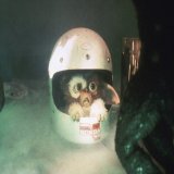 ＜ ﾓﾌﾓﾌｯ  12/25 22:30～ NHK BS4K 『グレムリン』  クリスマスにプレゼントされた不思議な生き物"モグワイ" 飼うのに必要な3つの約束を破ると&hellip;いたずら好きのグレムリンが次々誕生！街は大パニック 果たして退治できるのか?!