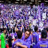 「本当は出たかったですけど、何より勝ちたかった」  #サンフレッチェ広島 が悲願のルヴァンカップ初優勝を成し遂げた。広島ひと筋19年目を迎えたクラブの象徴・36歳 #青山敏弘 は、何を思っていたのか。