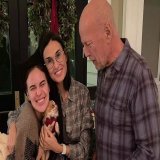 Брюс Уиллис неизлечимо болен и лишает детей наследства   Брюсу Уиллису все хуже. Он не понимает речь, не может говорить и не способен удержать в голове имена и события. #wellnews #wellnewsru #хорошиеновости #новости #брюсуиллис #brucewillis #болезнь 