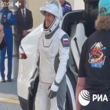 я так понимаю нам нужно радоваться?  "Экипаж Crew Dragon, в составе которого россиянка Анна Кикина, отправился на стартовую площадку космодрома на мысе Канаверал. Старт корабля к МКС запланирован на 19.00 мск. "
