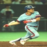 \u25cb栗山英樹(ヤクルト 1989) 119試合(外野手として) 296刺殺(セ外野手1位) 7補殺(セ外野手3位)  この年Gグラブ賞に初めて輝く。 刺殺数から、守備範囲の広い外野手であった事が伺える(同年セ外野手2位は大洋の山崎賢一で129試合・274刺殺)。 メニエール病を抱えながらこれだけの数字&hellip;驚異的である。
